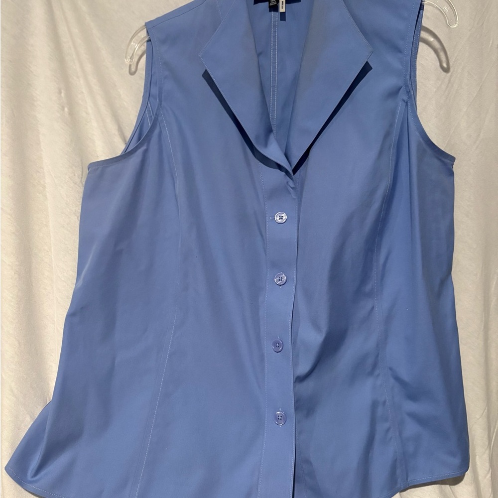 Jones New York Blue Sleeveless Button-Down Blouse